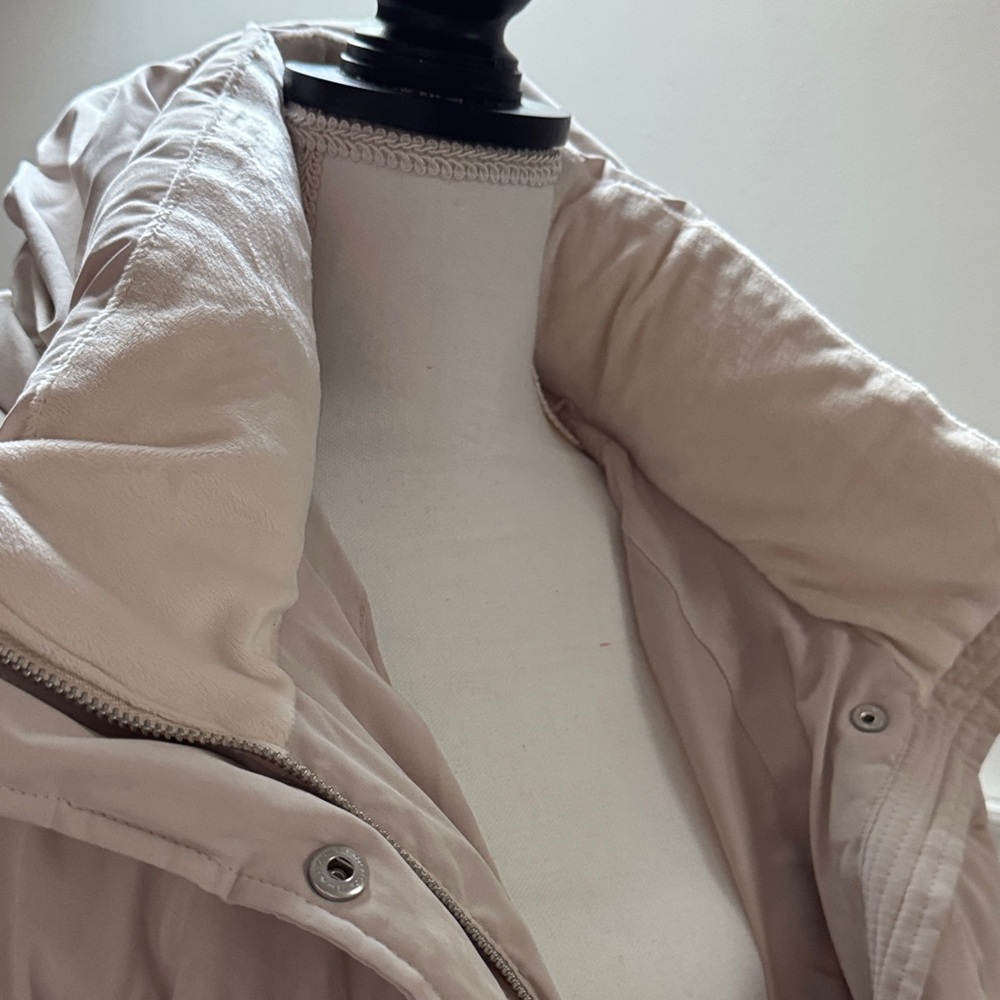 Abercrombie & Fitch Women's Beige Puffer Jacket - Picture 2 of 15